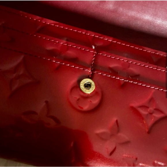 Authentic LV Louis Vuitton Red Vernis Long Wallet - Picture 4 of 16